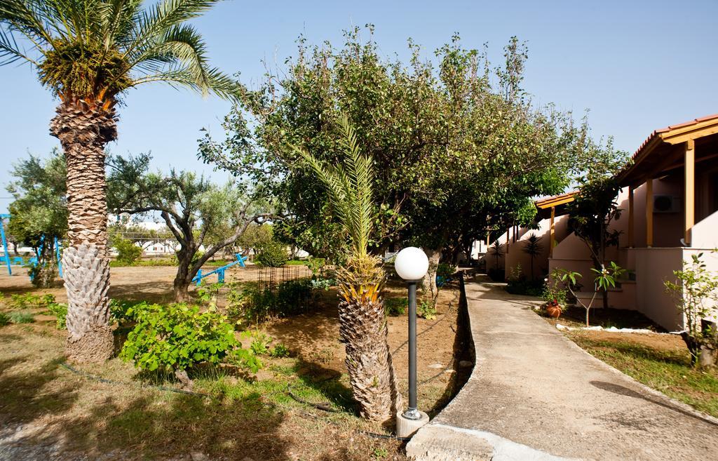 Dolphin Apartments فراكوكاستيلو المظهر الخارجي الصورة